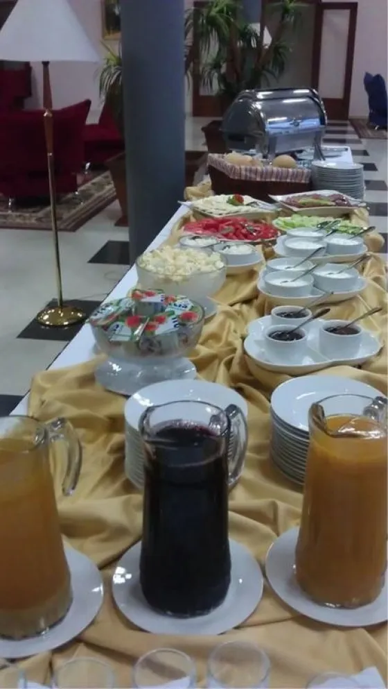 فضای رستورانی و صبحانه هتل آستریون پالاس تفلیس 154