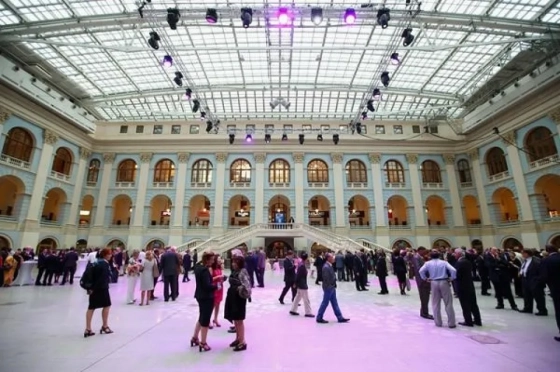 تصویر 73215  مرکز خرید بولشویی گوستینی دوور سنت پترزبورگ  