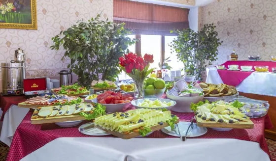 فضای رستورانی و صبحانه هتل آناتولیا باکو 93521