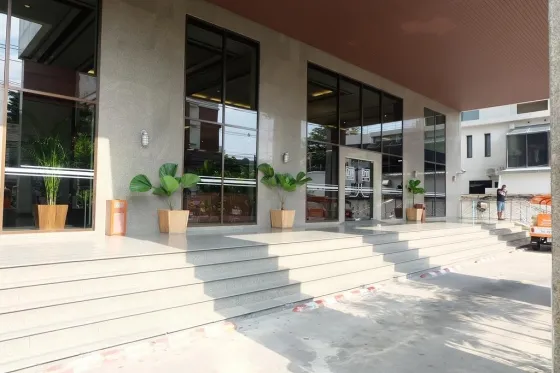 نمای بیرونی هتل اومینی تاور بانکوک 65292