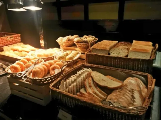 فضای رستورانی و صبحانه هتل هالیدی این سیلوم بانکوک 66395