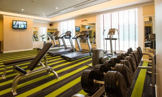 باشگاه ورزشی هتل هالیدی این سیلوم بانکوک 66385