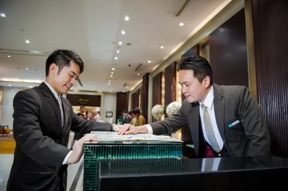 لابی هتل هالیدی این سیلوم بانکوک 66378