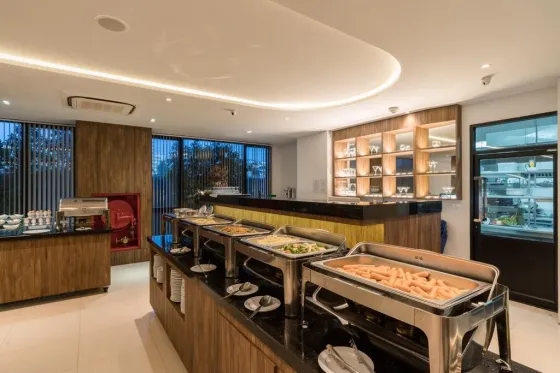 فضای رستورانی و صبحانه هتل نیو اسکوئر پاتونگ پوکت 67101