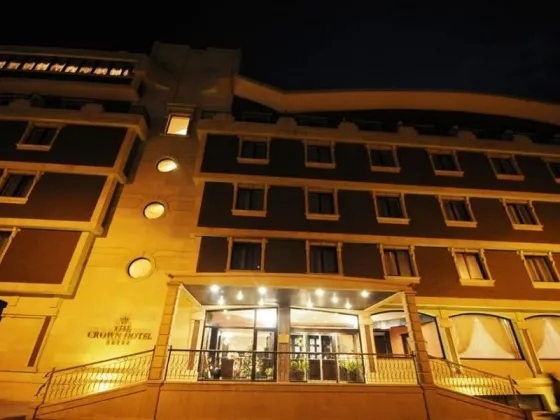 نمای بیرونی هتل کرون باکو 3229