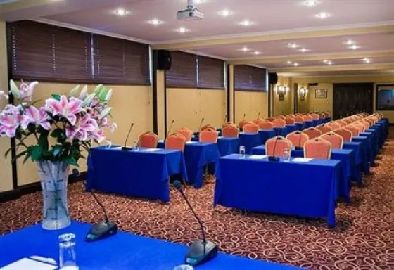 اتاق جلسات هتل کرون باکو 3220