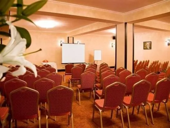 اتاق جلسات هتل کرون باکو 3218
