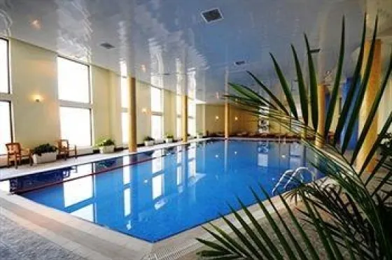 استخر هتل کرون باکو 3196