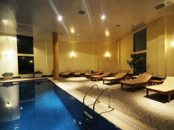 استخر هتل کرون باکو 3193