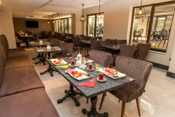 فضای رستورانی و صبحانه هتل کتن سوئیت استانبول 74519