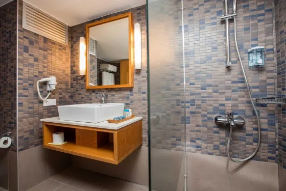 فضای اتاق های هتل پاین بی هالیدی ریزورت کوش آداسی 94785