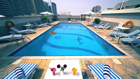 استخر هتل آپارتمان های رُز گاردن  بر دبی   197622