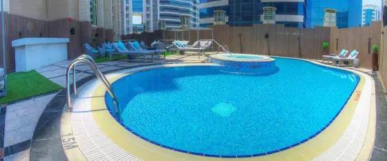 استخر هتل آپارتمان های ساموِر دبی 195485