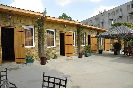 نمای بیرونی هتل گرند تفلیس 30