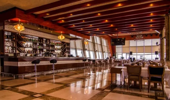 فضای رستورانی و صبحانه هتل رامادا باکو 4480