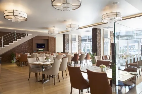 فضای رستورانی و صبحانه هتل هالیدی این آنکارا 77070