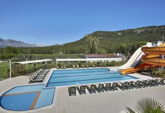 استخر هتل پالمت ریزورت کریش آنتالیا 95306