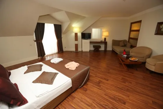 فضای اتاق های هتل مدر ریزورت آنتالیا 77687