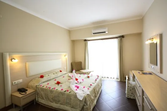 فضای اتاق های هتل فوراور کلاب بدروم 78706