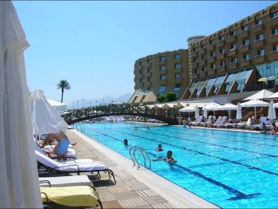 استخر هتل مریت شاه ماران وان 80217