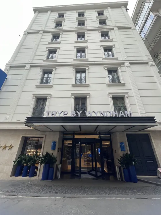 نمای بیرونی هتل تریپ بای ویندهام استانبول 191627