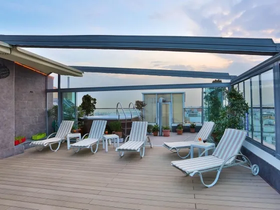 استخر هتل زوریخ استانبول 5645