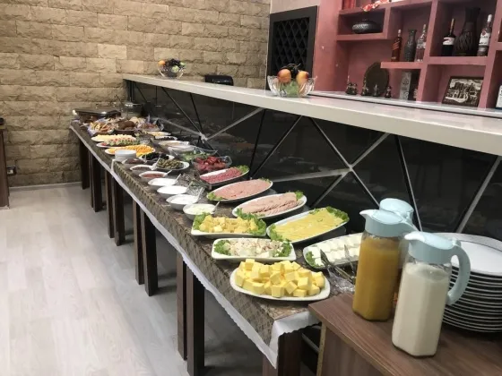 فضای رستورانی و صبحانه هتل ناین باکو 81949