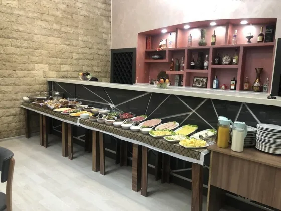فضای رستورانی و صبحانه هتل ناین باکو 81948