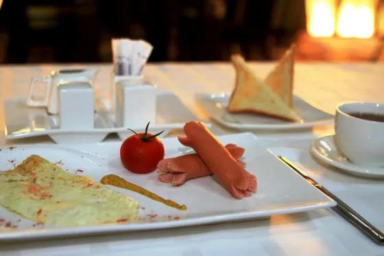 فضای رستورانی و صبحانه هتل سافران باکو 82060