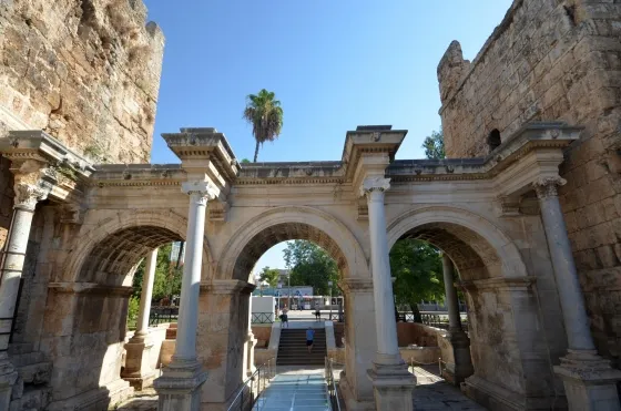 تصویر 82204  دروازه هادریان آنتالیا 
