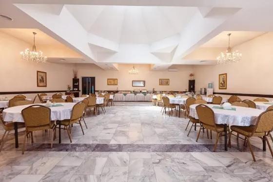 فضای رستورانی و صبحانه هتل رجینه ایروان 83006