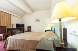 هتل سه ستاره رجینه ایروان - Regineh Hotel