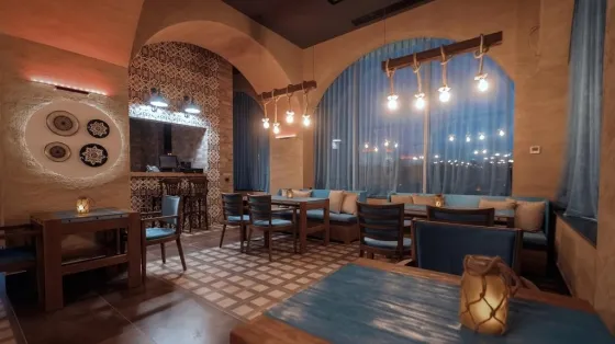 فضای رستورانی و صبحانه هتل میدتاون باکو 83469