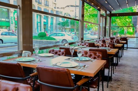 فضای رستورانی و صبحانه هتل دیزایر باکو 83723