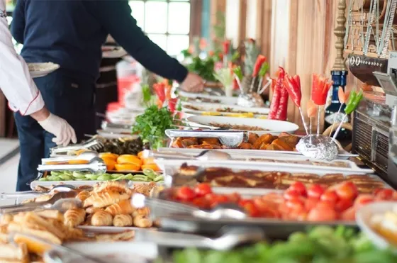 فضای رستورانی و صبحانه هتل گلدن رز باکو 83743