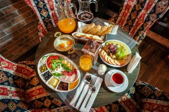 فضای رستورانی و صبحانه هتل دی اند جی اولد سیتی باکو 83808