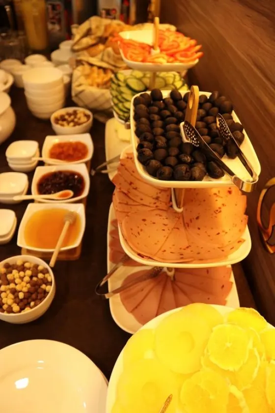 فضای رستورانی و صبحانه هتل سیسنو تفلیس 84453