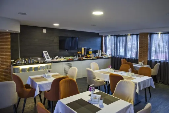 فضای رستورانی و صبحانه هتل تفلیس این 84676