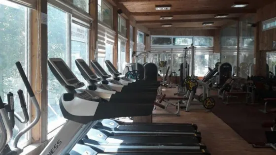 باشگاه ورزشی هتل بلوط تهران 96142