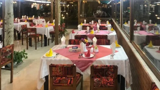 فضای رستورانی و صبحانه هتل بلوط تهران 96141