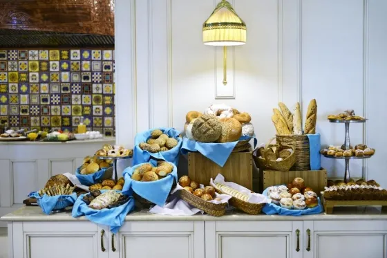 فضای رستورانی و صبحانه هتل آمباسادوری تفلیس 682