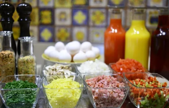 فضای رستورانی و صبحانه هتل آمباسادوری تفلیس 681