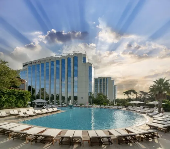 استخر هتل سوییس استانبول 6750