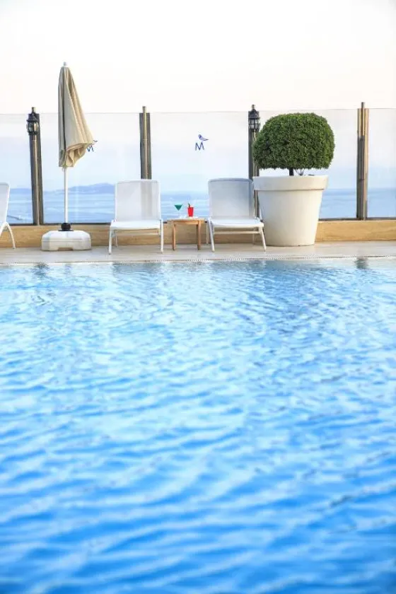 استخر هتل مارمارا تکسیم استانبول 192521