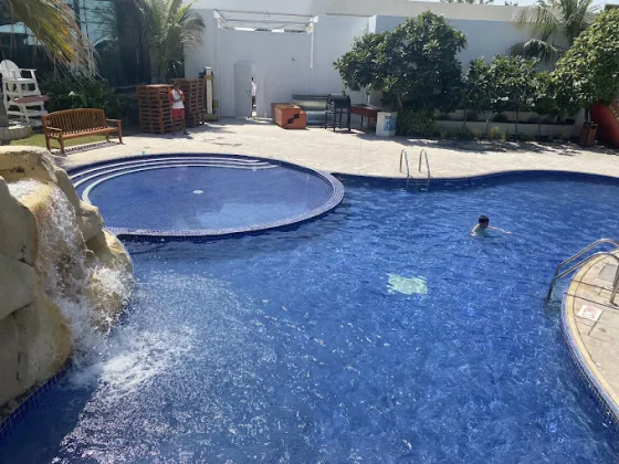 استخر هتل دبی مارین بیچ دبی 196536