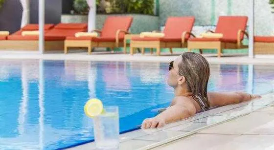 استخر هتل نووتل مرکز تجارت جهانی دبی 43821