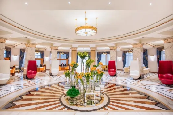 لابی هتل بیلتمور تفلیس 740