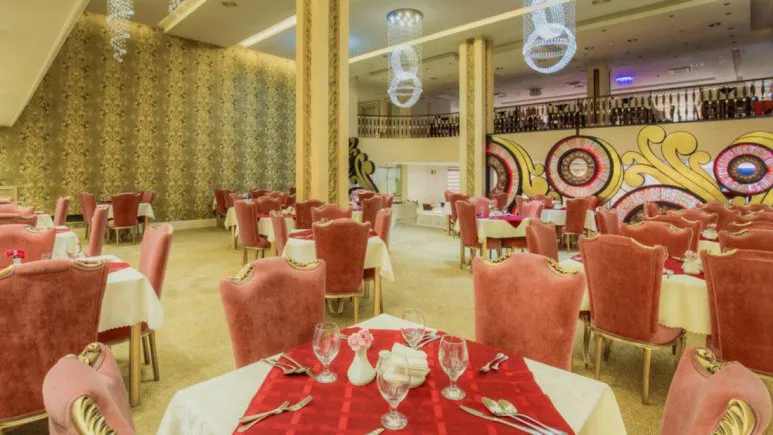 فضای رستورانی و صبحانه هتل کیانا مشهد 89120