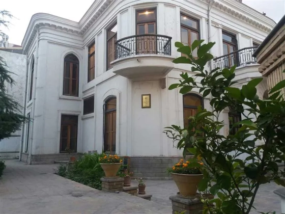 تصویر 90706  موزه نقاشی پشت شیشه 