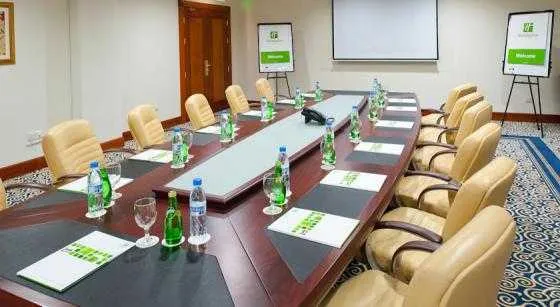 اتاق جلسات هتل هالیدی ان بر دبی 45381